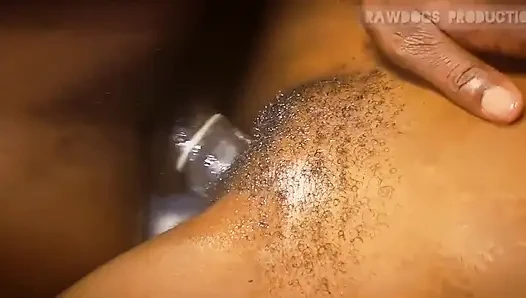 Üvey babamın etrafta olmadığını bilmeden üvey annemin suyu ıslak amcığını sikiyorum