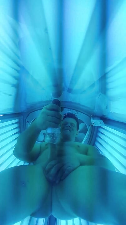 Cum monster in tanning bed