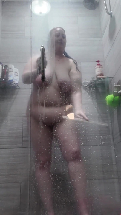 Sexy BBW Amanda Teasing in the Shower