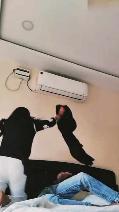 Nezaboravan trenutak od "žene tvog prijatelja glasno u hotelskoj sobi"