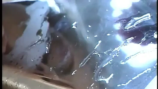 Один на один бурный лесбийский экшн, происходят в ванне