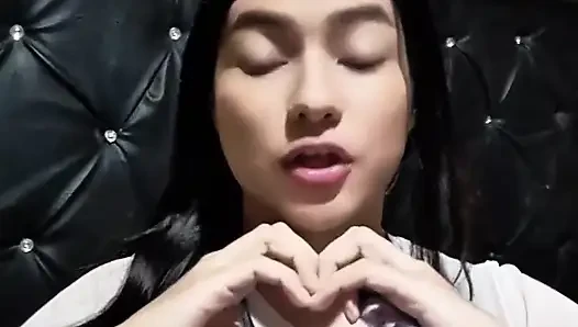Yuliethgomez Steals the Stage with Raw Deepthroat