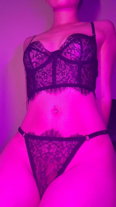 Rubbing Myself with Oil & Playing with My Tits