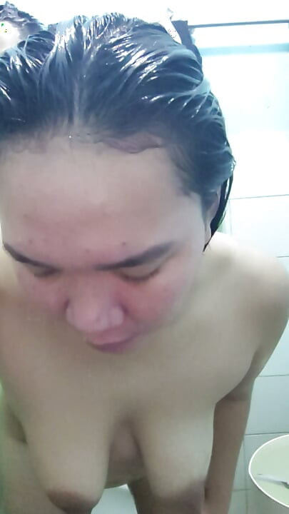 เย็ดเงียบๆ แอบๆ ในห้องน้ำ และดูดควยป่าๆ แล้วเย็ด