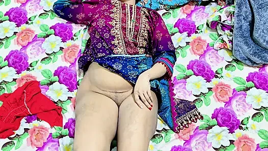 Indian Bhabi ki Chut men Fingering ki