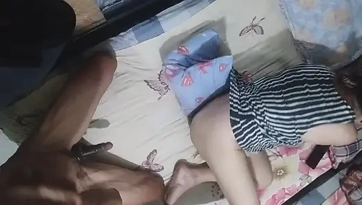 Jilat memeknya sambil pakai celphone bab 3