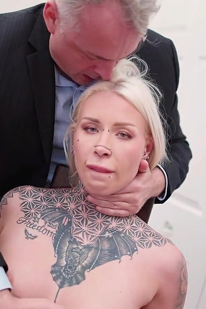 Seksi plavokosa princeza 69 Imam svoj posao u dupetu