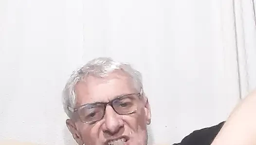 Büyük yarakla mastürbasyon ve giyindim
