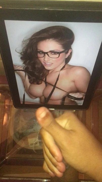 Lucy Pinder cum tribute (2)