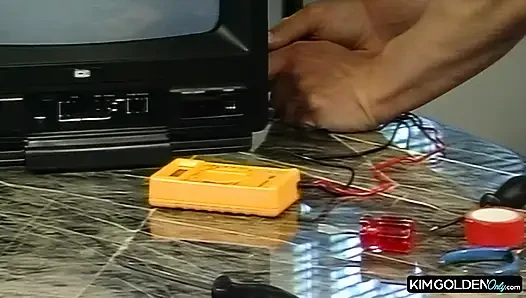 Daha vahşi bilgisayar seansında klasik sarışın