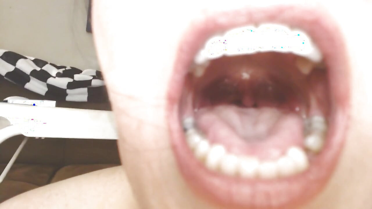 Глотка и рот слюнявы, строки Uvula, миндалины Uvula
