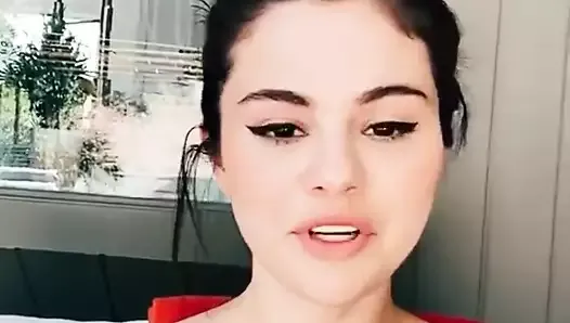 Selena Gomez styczeń 2021 selfie, dekolt