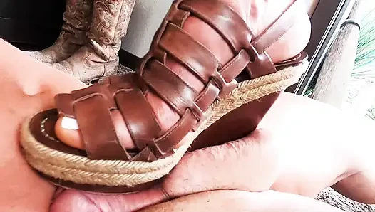 Shoejob mit Louboutin sandalen! (habe ich deinen orgasmus ruiniert??)