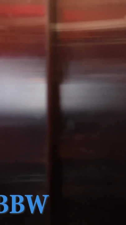 Moment à partager absolument de « La facteur SSBBW dépose un colis »
