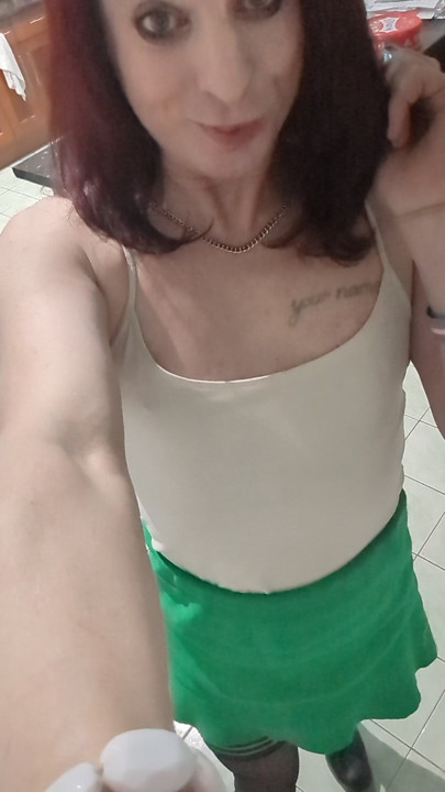 La criada Abi Wood quiere dejarte saber que está pensando en ti