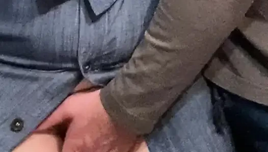 Rasierte muschi unter dem kleid unter dem kleid in der U-bahn berühren