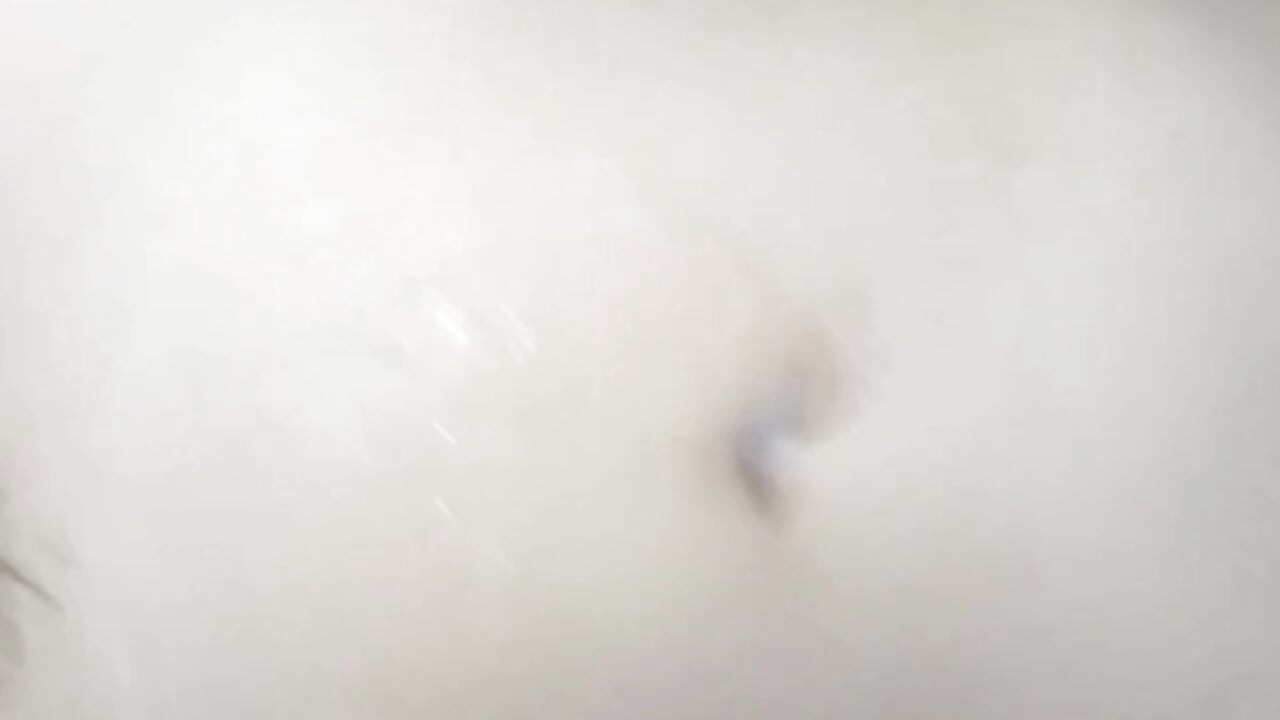 和我的業餘女友在狹窄的小屋裡