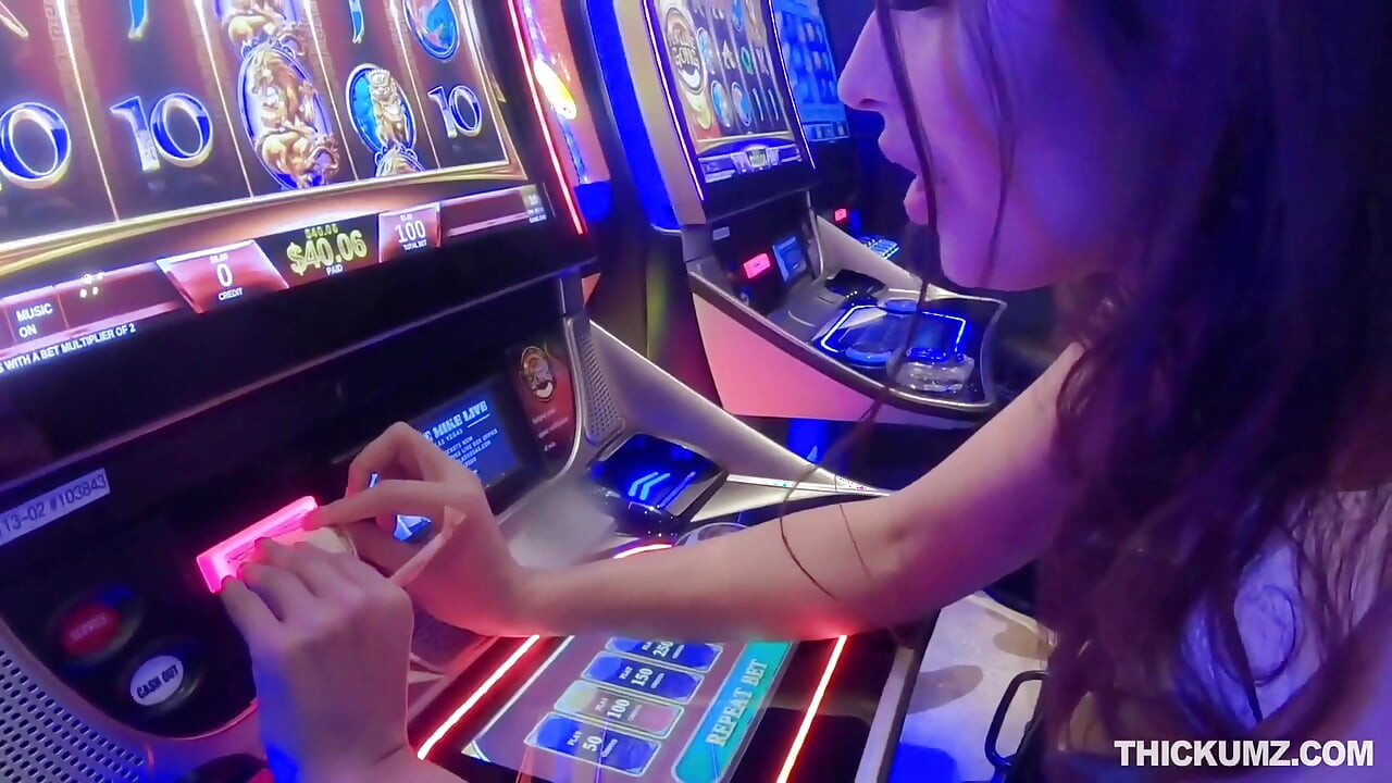 Thickumz - Knullar en stor röv latina