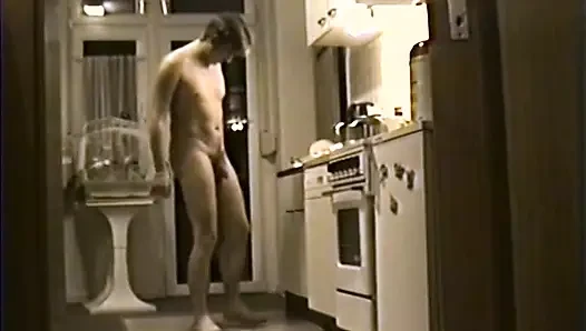 Bulduğum eski videolarda çıplak