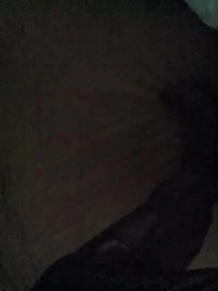 穿着紧身连衣裤的靴子卡明