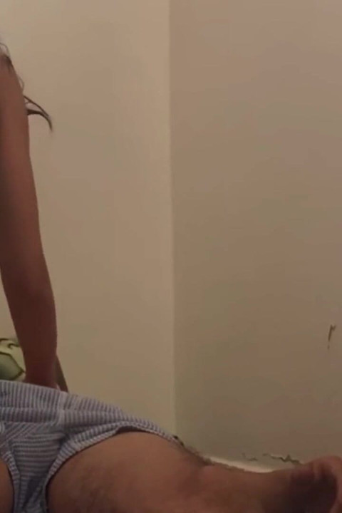 Beste amateur-masseurin, die ihre dienste dem kunden anbietet, sie können sich nicht vorstellen, was nach der massage passiert ist
