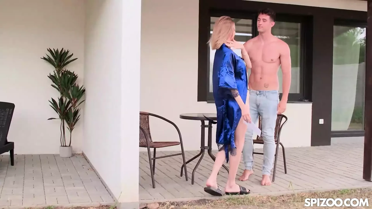 Seductive Blonde Molly Devon Blows Dick Before Hardcore Sex