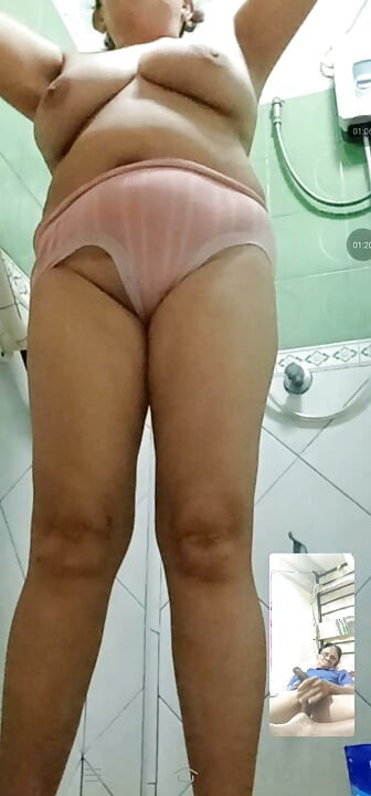 Tancuje, zatímco já si honím