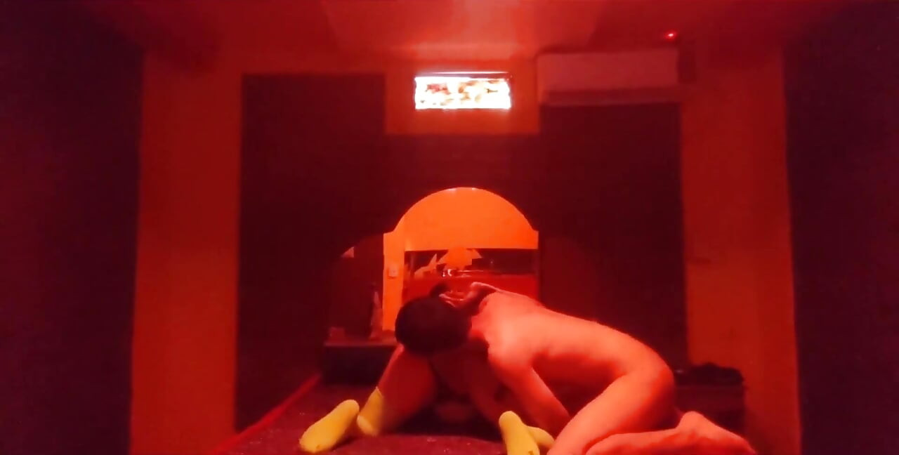 Aku nyepong kontol pantat dan memeknya di motel