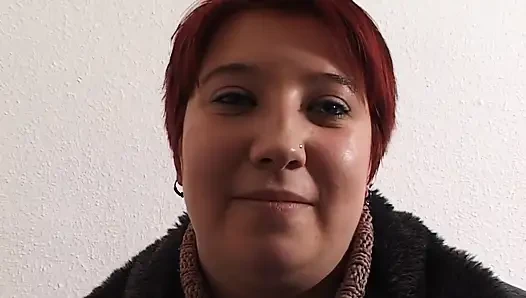 Ahegao trans-schlampe fingert arsch beim schwanzstreicheln