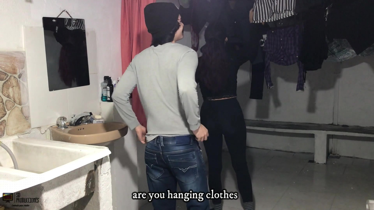 美丽的拉丁女郎被男友的大鸡巴以多个姿势性交 - 西班牙语色情