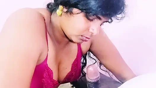 Hintli sakso üvey anne ve üvey oğlu sabah erken sakso çekiyor.