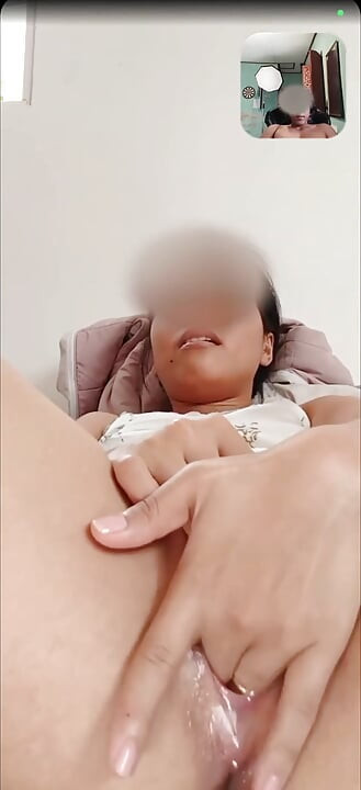 choot ka ras tapakta rahta hai, malaeedaar bhigone vaali gili svadisht choot