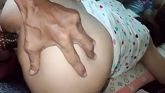 Cewek itu nanya padaku .pls ngentot memek basahku