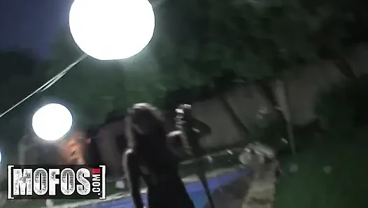 Mofos - bintang bokep seksi ini merayakan hari kemerdekaan mereka dengan nyepong dan ngentot sepanjang siang dan malam di pesta seks di kolam renang