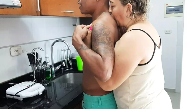I suck the cock to my stepson in the kitchen, I love it.