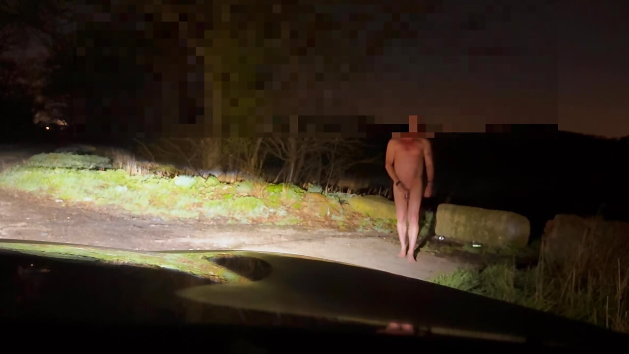 Naked barefoot twerking and jerking car passed and I half hide, by arse is in the air to be seen