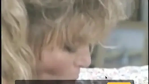 Seksi hatun sakso çektikten sonra yatakta erotik adam tarafından sikiliyor