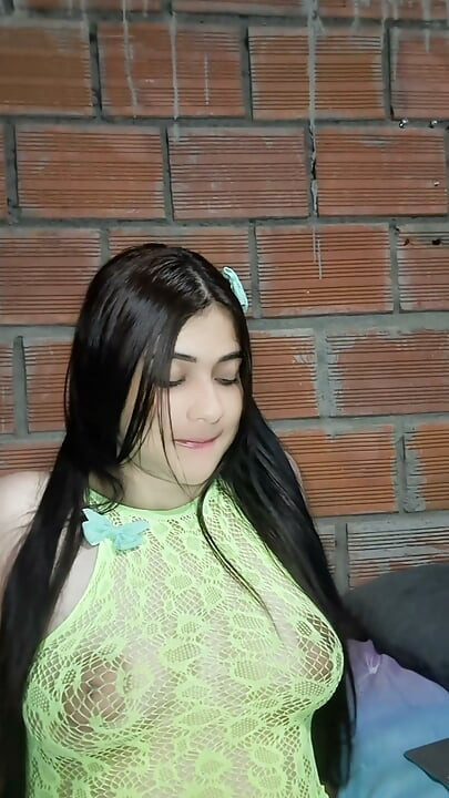 Üvey annenize doğru elbiseyi seçmesinde yardım edin, o da içine boşalmanıza izin verir