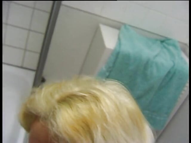 Blonde amateur chick gets fucked from behind
