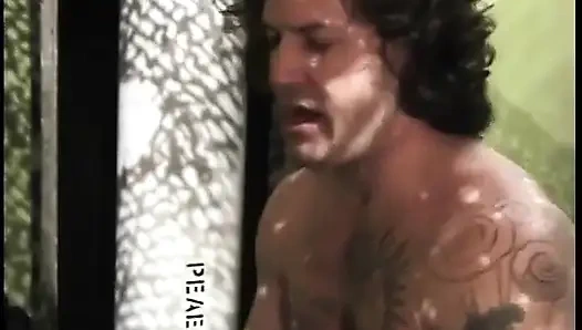 Возбужденный молодой чувак лижет и трахается с мокрой киской сексуальной милфы