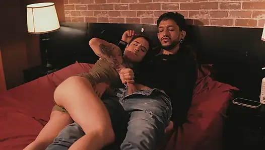 Pacar putri tiri saya sangat membuat saya bersemangat!