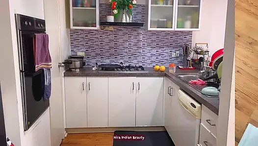 Hottest Desi Wife Saree Sex Big Ass Pressing Blowjob Face Fucking and Loud Missionary