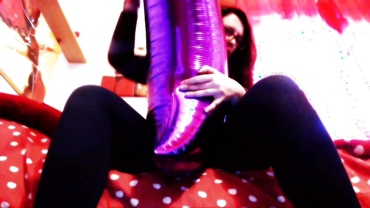 Ritualul Latex: Tensiunea Uriașului