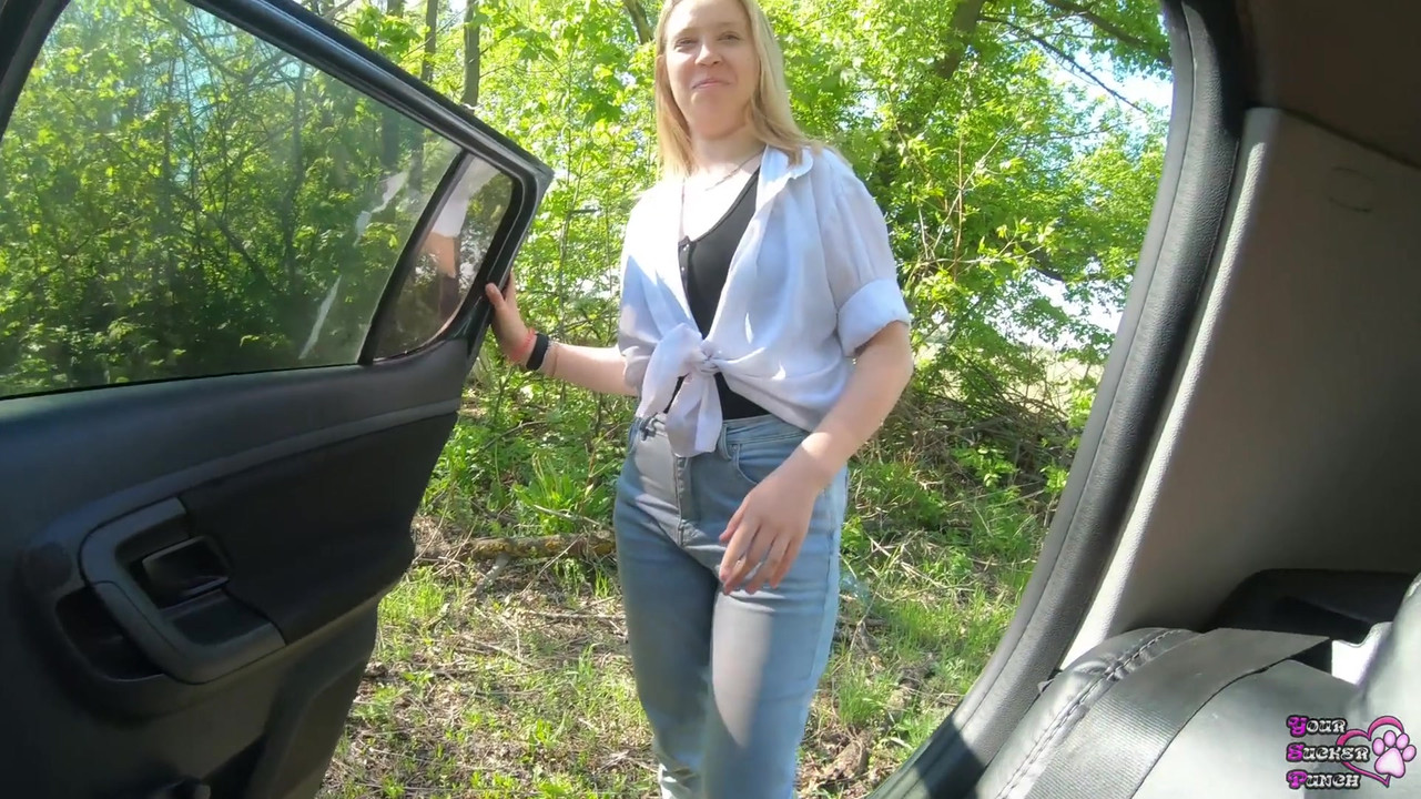 Girlfriend Lost at rock-paper-scissors and had to Suck fellow traveler