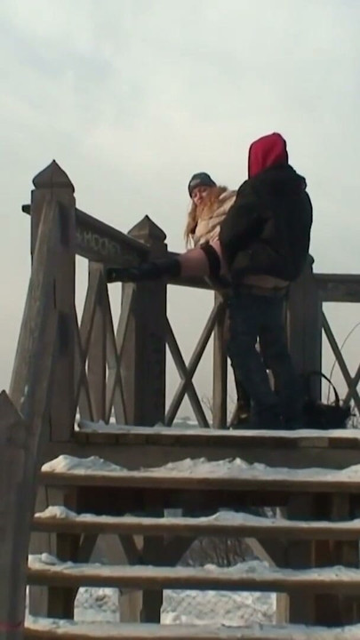Alt und Jung ficken im Schnee | Clip 1