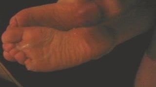 petite feet blowing cum on soles