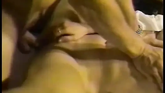Gadis mengambil mani muncrat di perutnya & Memeknya dientot dua kontol setelah ngocok kontol