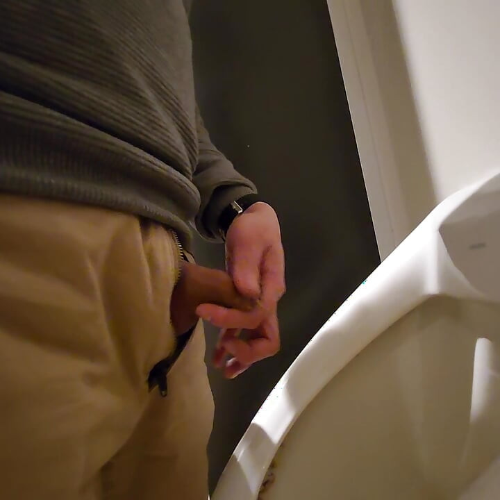 Αναβοσβήνει, κουνιέται, χύνει και κατουράει