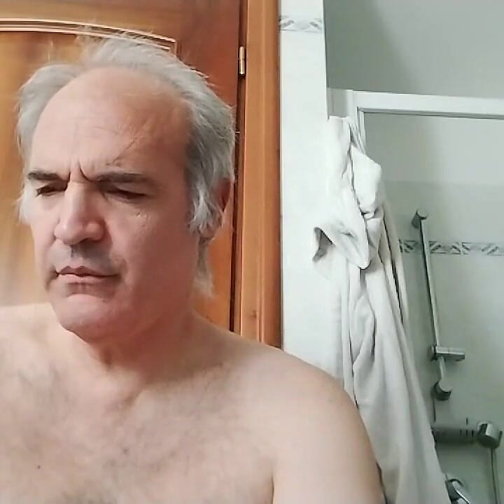 Moje lice, moj kurac i moji pazusi u prvom planu!