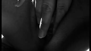 열정적인 손가락 - 친구의 집에서 핑거링하는 이탈리아 오후 핑거링